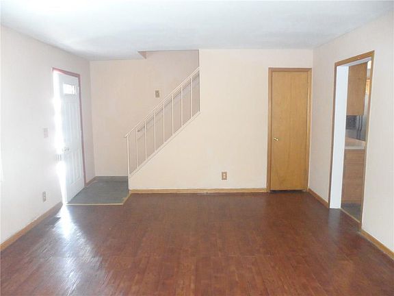 3rd image of 3732 Roseway Ln