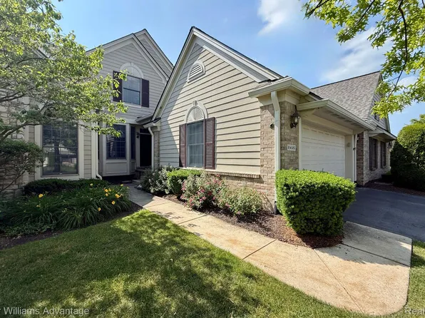 16681 Lyonhurst Cir, Northville, MI 48168