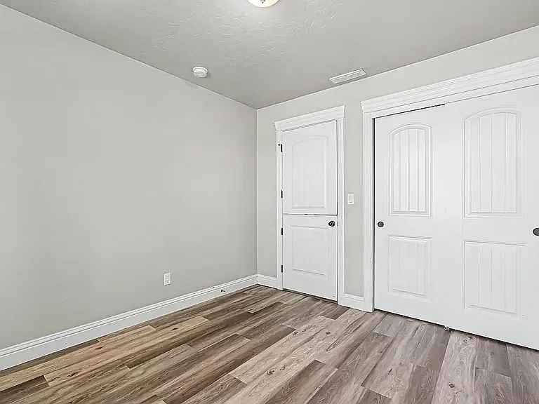 3 bed, 1120 sqft, $3,713 — Photo 3