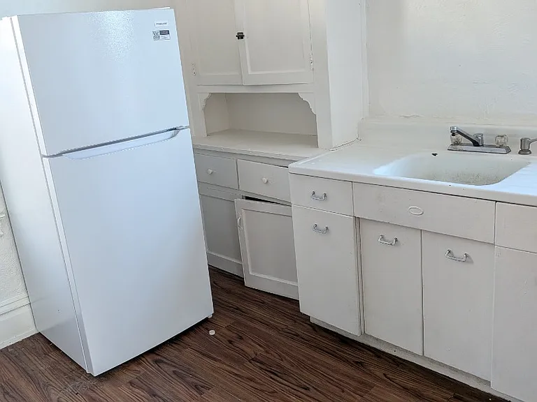 749 Florence Ave — Photo 3