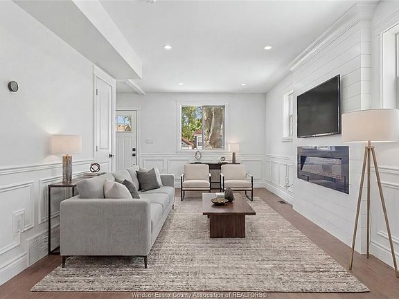 3rd image of 42 Orange St