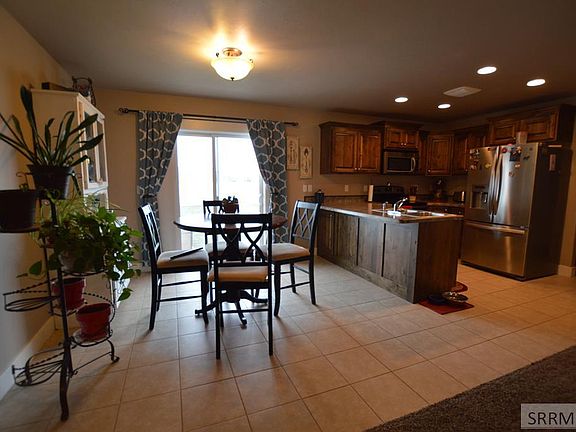 5th image of 2982 Janessa Ln