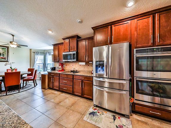 Kitchen wall ovens