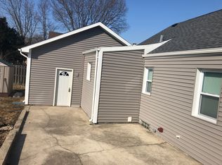 605 E 9th St, Lockport, IL 60441