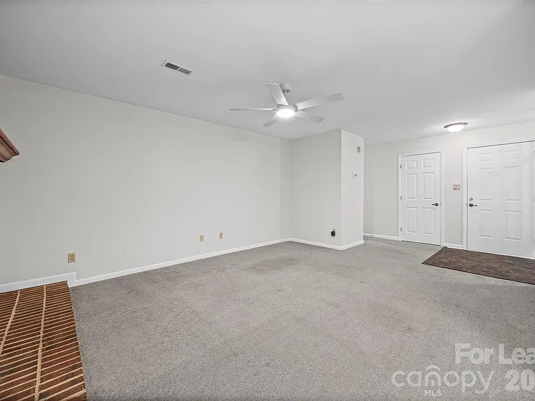 2920 Iron Gate Ln — Photo 5