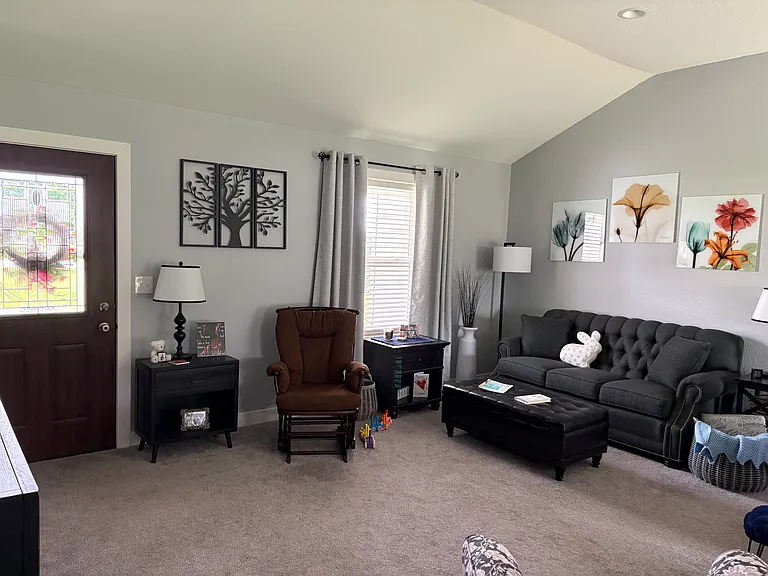738 S Shoop Ave — Photo 6