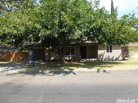 1455 East Ave photo 1