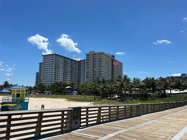 133 N Pompano Beach Blvd #1506 — Photo 22