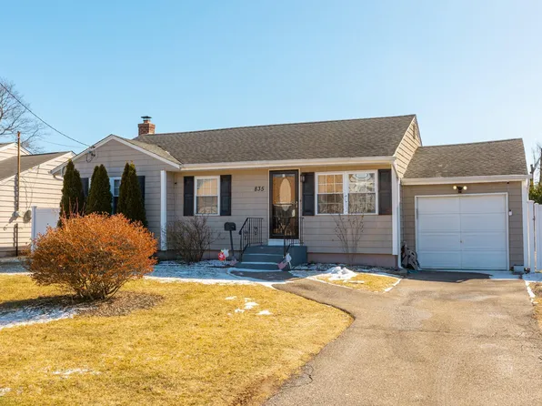 835 11th Street, West Babylon, NY 11704