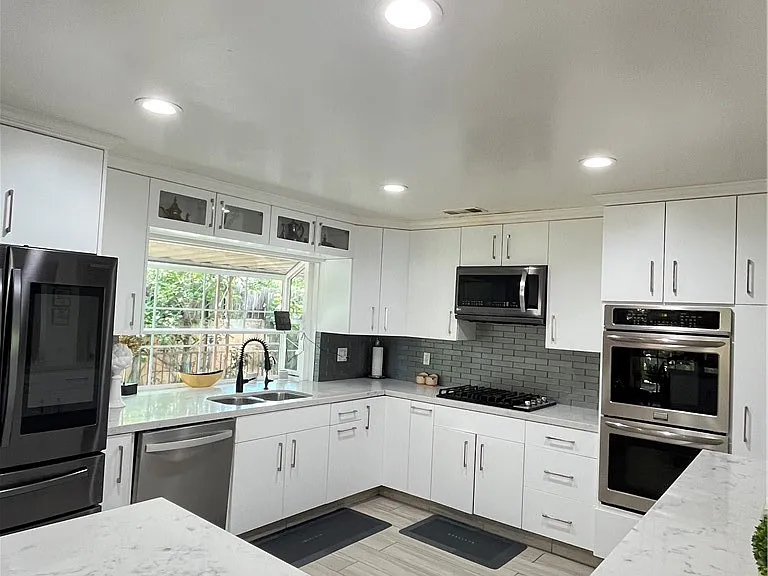 6251 Chimineas Ave — Photo 10