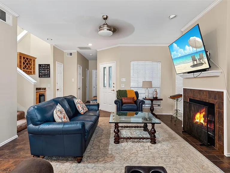 6015 Homestead Ct — Photo 4
