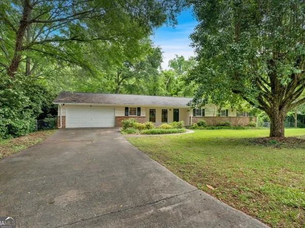 450 S Susan Creek Dr, Stone Mountain, GA 30083