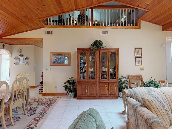 4th image of 4033 NE Breakwater Dr