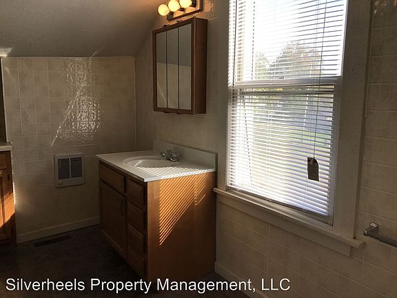 2nd image of 206 Franklin St