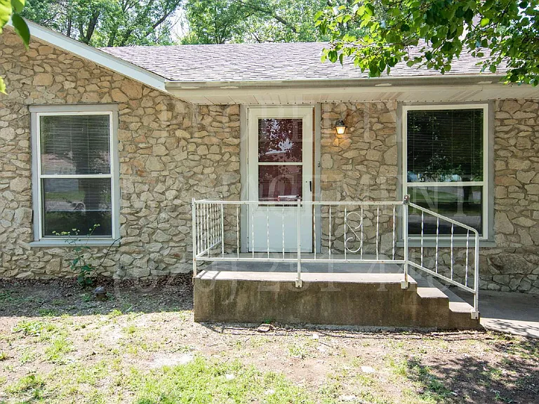 204 Edgewood Dr — Photo 6