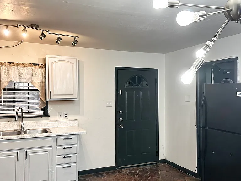 1327 Quintana Rd #7 — Photo 16