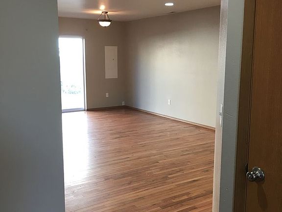 2nd image of 1626 W Lee St APT 4