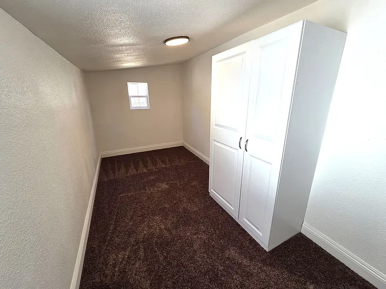 860 E River Ave — Photo 5