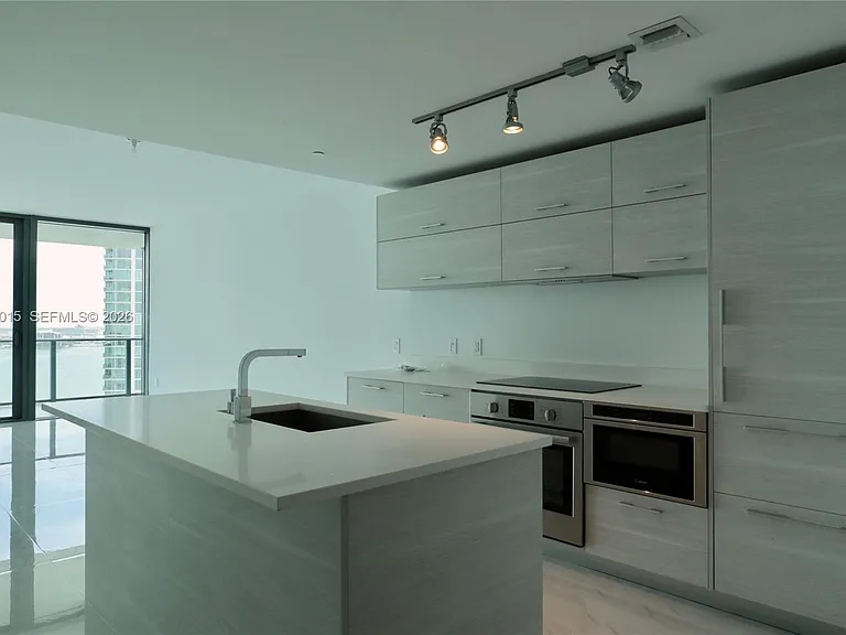 650 NE 32nd #1906 — Photo 7