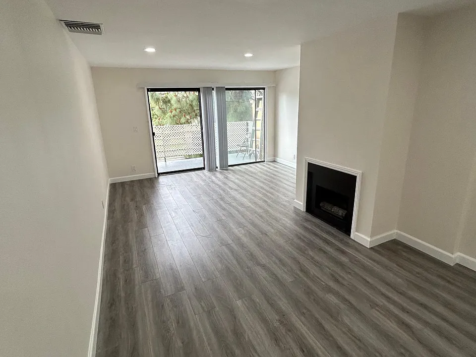 318 S Helena St #111
