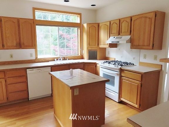 3rd image of 1823 Zephyr Lane NW