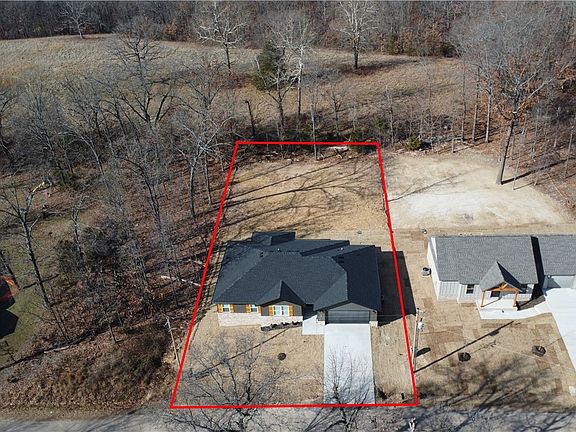 2nd image of 32 Eastleigh Dr