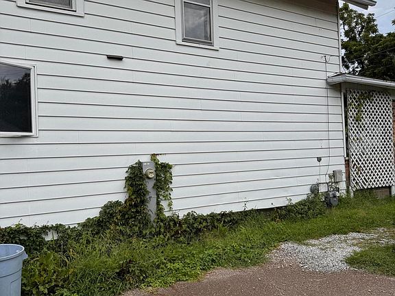 3rd image of 713 E 11th St