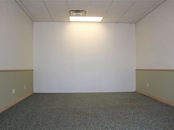 3rd image of 825 Centennial Blvd