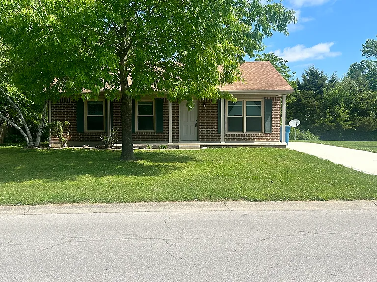 142 Hawthorne Dr — Photo 8