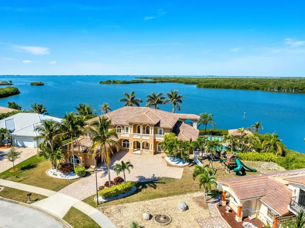 7 Cove View Ct, Cocoa Beach, FL 32931