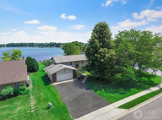 507 N Beck Rd, Lindenhurst, IL 60046