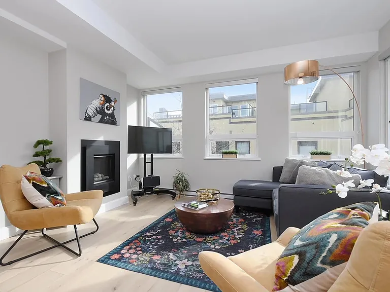 595 Pandora Ave #404 — Photo 1