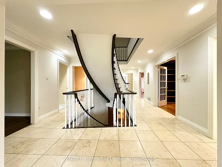 52 Prince Edward Blvd — Photo 17