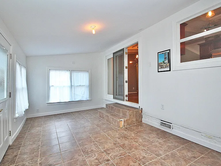 401 Scaleybark Rd — Photo 27