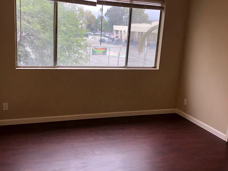 11446 Califa St #3 — Photo 4