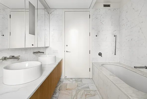 Rented by SR8 REALTY LLC | media 33