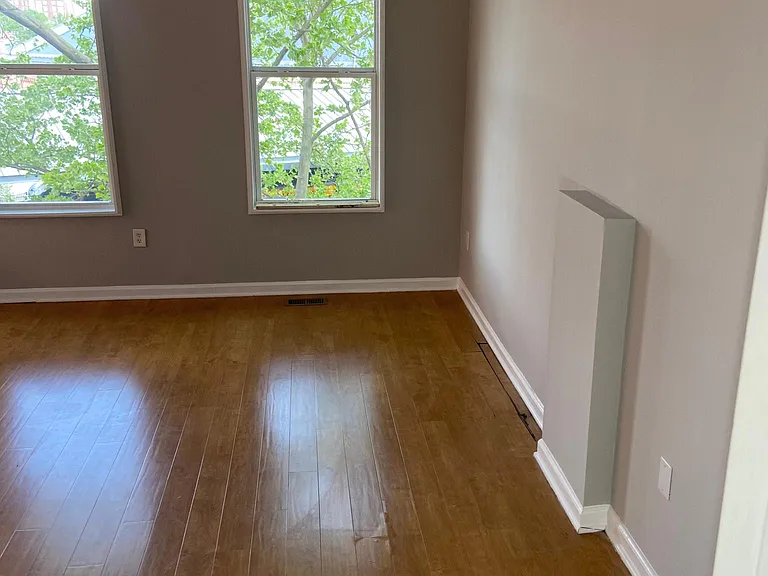 925 McHenry St — Photo 3