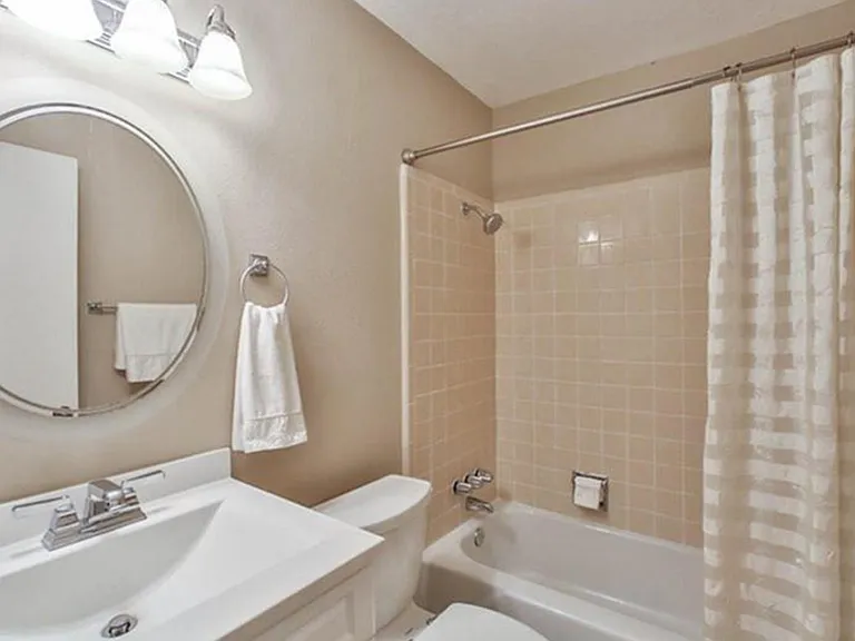 9238 Rockhurst Dr — Photo 3
