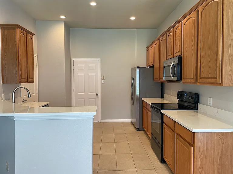 1208 Lazy Ln — Photo 15