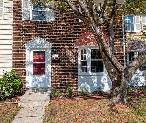 3rd image of 1821 Foxdale Ct