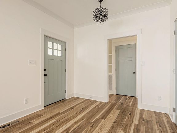 2nd image of 2301 E 5th Ave NE