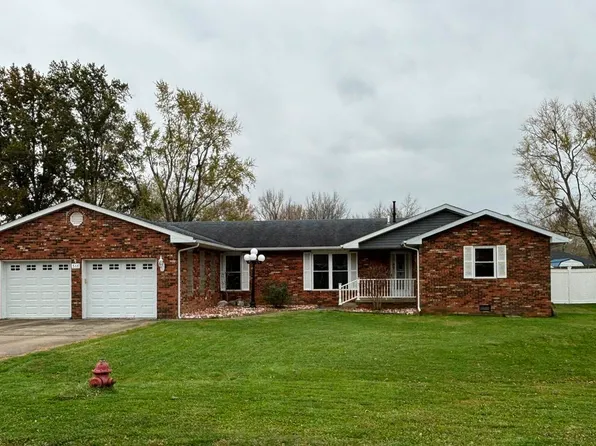 318 Circle Dr, Salem, IL 62881