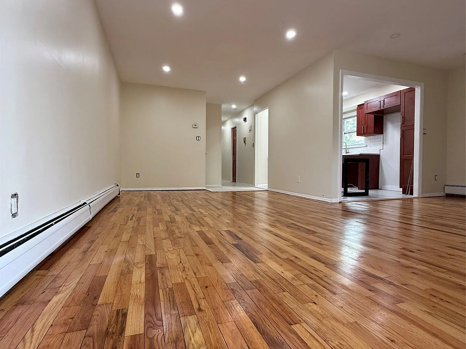3 bed, 2.0 bath, 900 sqft, $3,300 — Photo 1