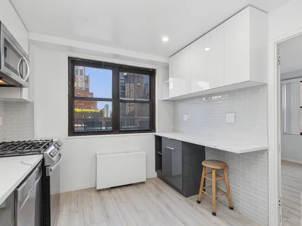 305 East 40th Street image 9 of 23