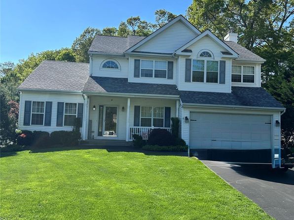 21 Coventry Lane, Smithtown, NY 11787