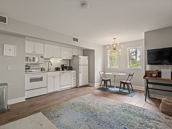 2nd image of 1401 Shipwatch Rd