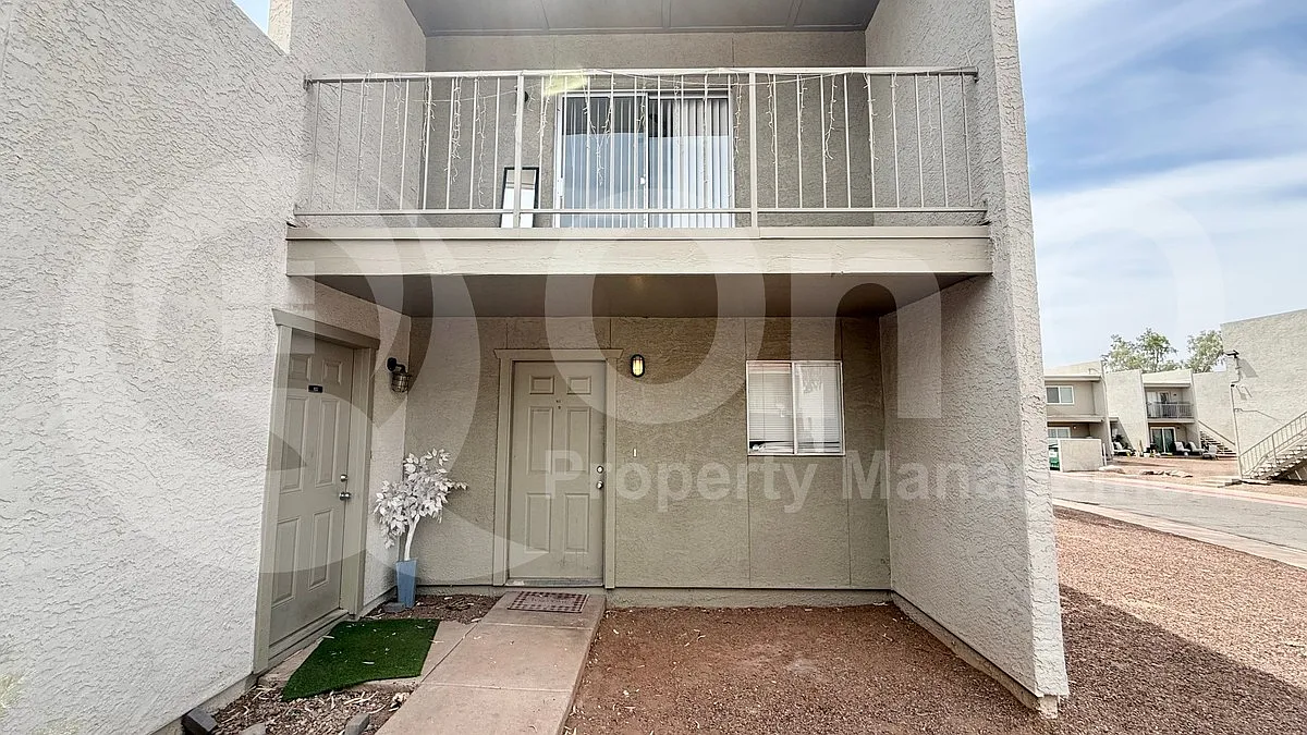 2827 E Le Marche Ave — Photo 2