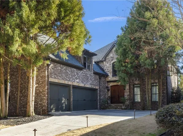 33 Cliftwood Dr, Sandy Springs, GA 30328