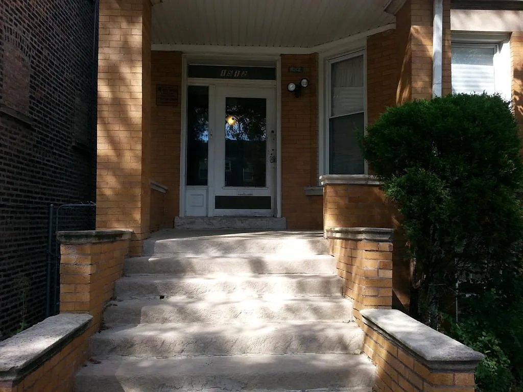 Building Photo - 1512 E 73rd St #2