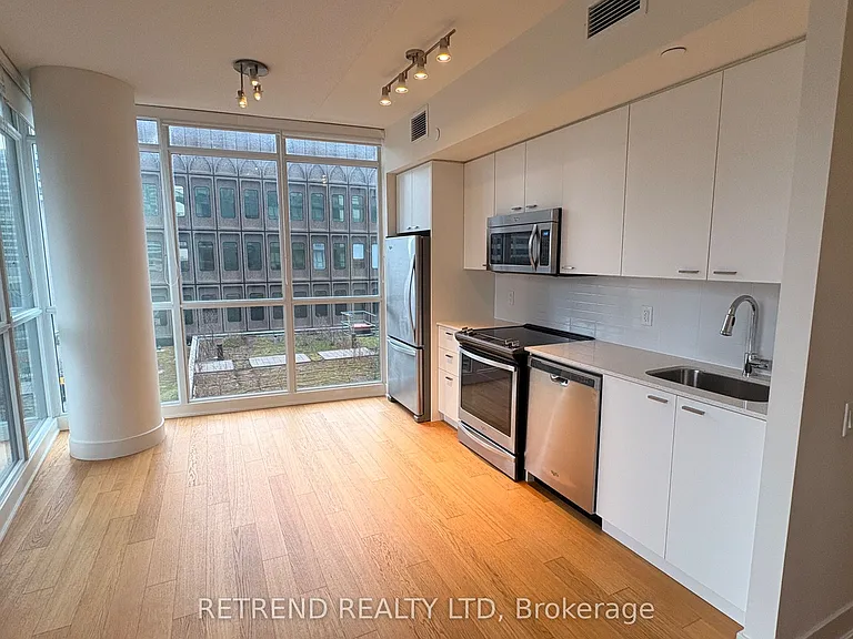 30 Roehampton Ave #802 — Photo 13